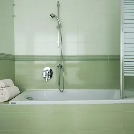 Luxurious 4bdr Penthouse Near Duomo Cathedral Mailand