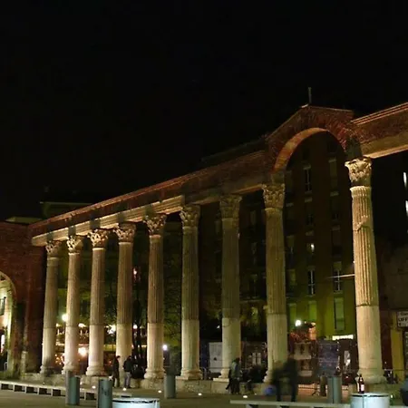 Appartement Cosy 2 Minutes From Duomo Milaan