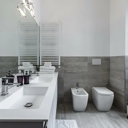 Sweet San Lorenzo, Right In The Centre Милан