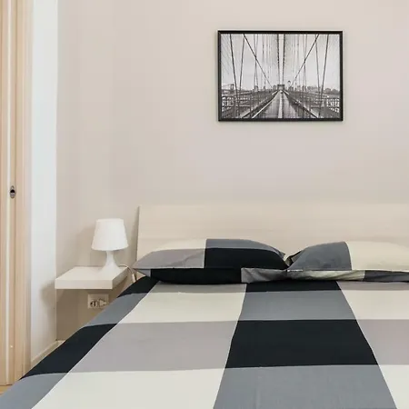 Fan House 22 San Siro 2 Wi-fi Netflix Lägenhet *