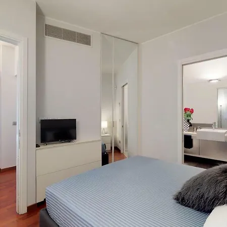 Design Near Duomo Square Apartment Milan