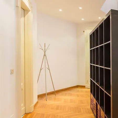 Design Ampio E Luminoso * Mailand