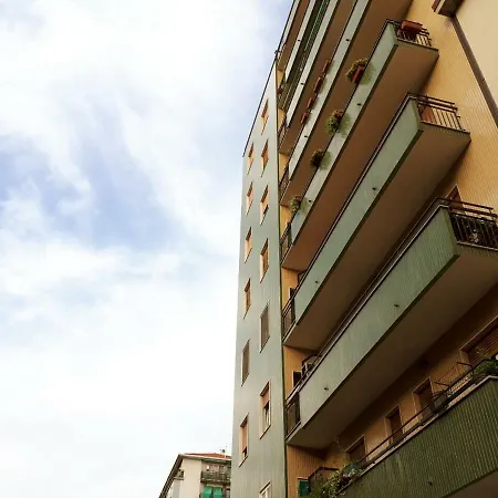 Modern And Stylish Close To Subway Apartamento