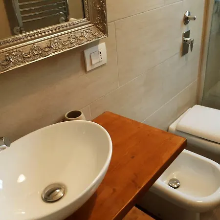 Modern And Stylish Close To Subway Milan