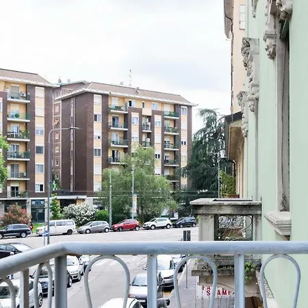Fan House 22 Deluxe San Siro M1 M5 Wifi Apartman *