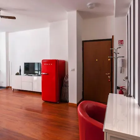 Bright House In شقة