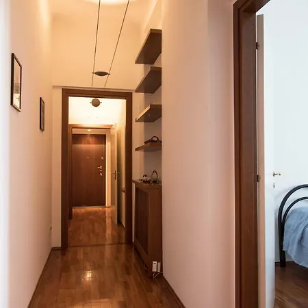 Youhosty - Segantini 73 Apartman