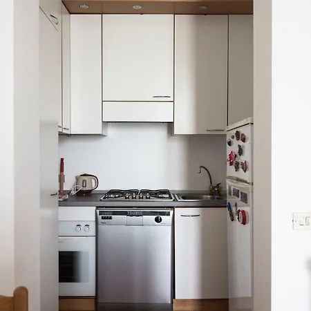 Youhosty - Segantini 73 Apartman