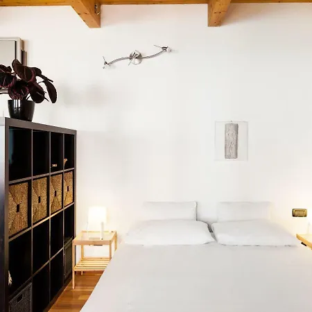 Romantic Flat