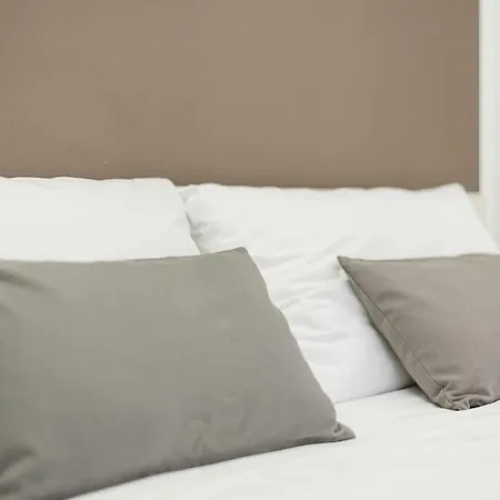 Altido 1-bed Flat Near Formentano Park