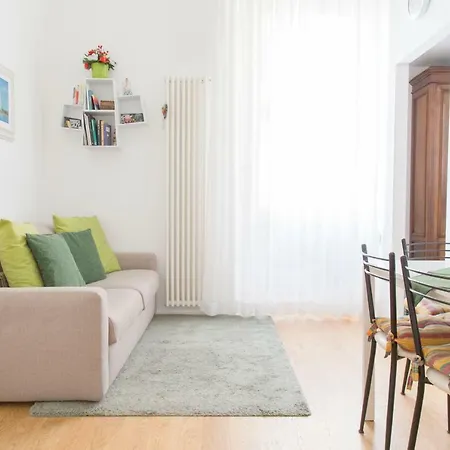 Modern And In Porta Romana Apartment *