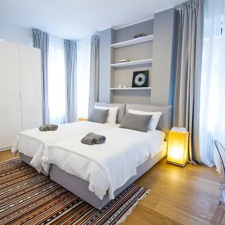 Apartment Annydi Art In Duomo Milan