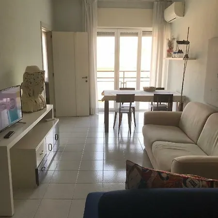 Leoni Charminghouse *