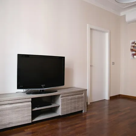Charming, New & Bright Apt In The Heart Of