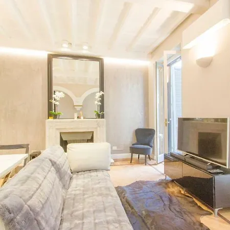 Apartment Elegante E Completamente Arredato In Duomo *