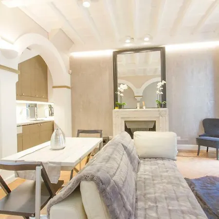 Elegante E Completamente Arredato In Duomo Apartment
