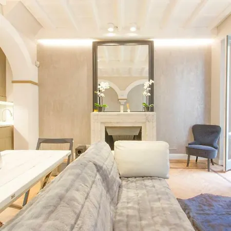 Apartment Elegante E Completamente Arredato In Duomo *