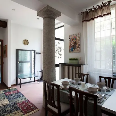 Charming Navigli Apartment Milan