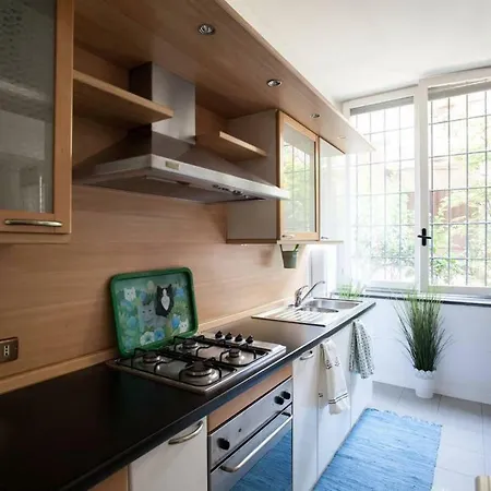 Charming Navigli Apartment Milan