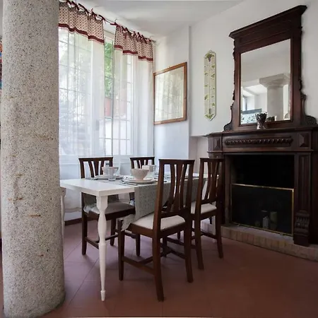 Charming Navigli Apartment Milan