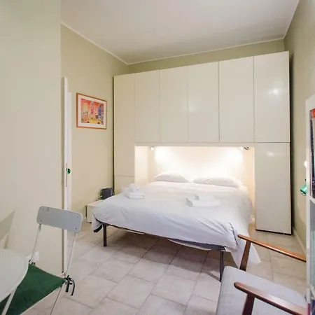 Bee House - City Center - Porta Romana Apartment *