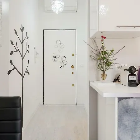 Apartment ℒovely & ℰlegant Next To Duomo/missori *