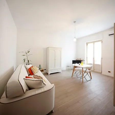 New! Charming & Pretty Flat In Center *