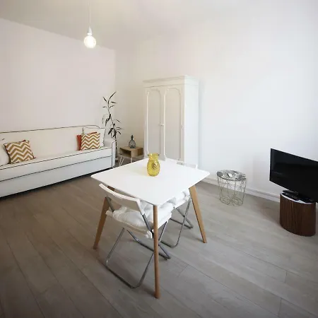 New! Charming & Pretty Flat In Center Apartment