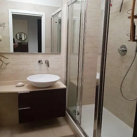 8 Via Giuseppe Vigoni Apartment