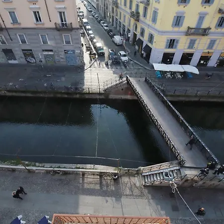 P&d Navigli Via Casale شقة