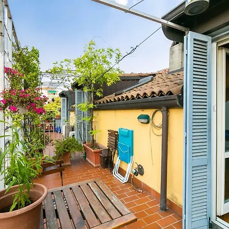 Appartamento Mansarda Sui Navigli Con Terrazza Milano