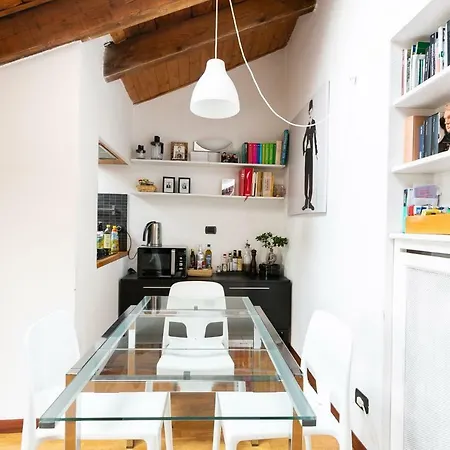 Appartamento Mansarda Sui Navigli Con Terrazza