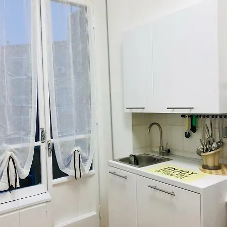 Spacious Near Centrale-loreto-duomo Διαμέρισμα