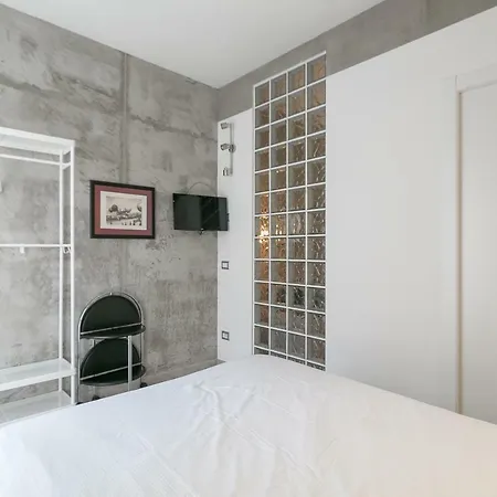 Central Station Elegant Flat *