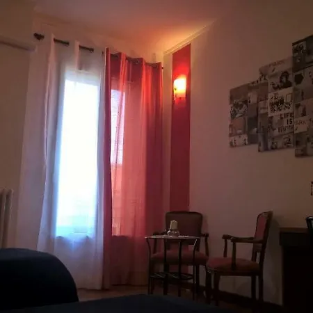 לינה וארוחת בוקר El Paso מילאנו