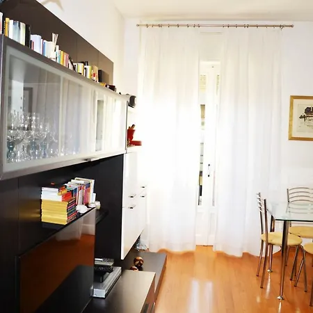 Апартаменты Design & Skyline Metro 5 Minuti, Isola