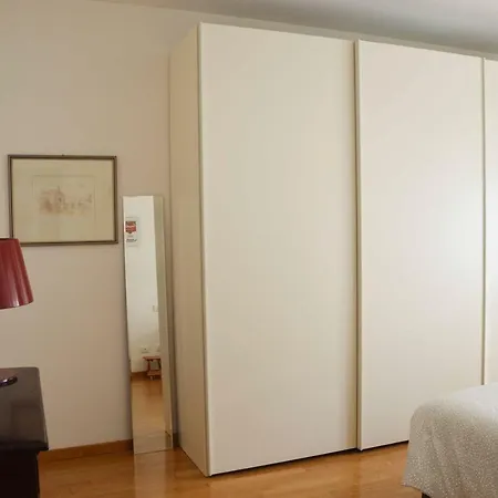 Апартаменты Design & Skyline Metro 5 Minuti, Isola