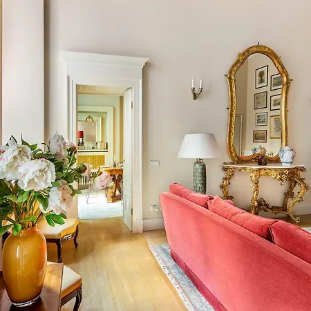 شقة Antica Apartment With Private Outdoor, In The Heart Of Milan Few Steps From Duomo, By Houseinmilano *