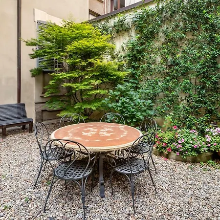 Antica Apartment With Private Outdoor, In The Heart Of Milan Few Steps From Duomo, By Houseinmilano شقة *