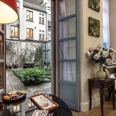 Antica Apartment With Private Outdoor, In The Heart Of Milan Few Steps From Duomo, By Houseinmilano ميلان