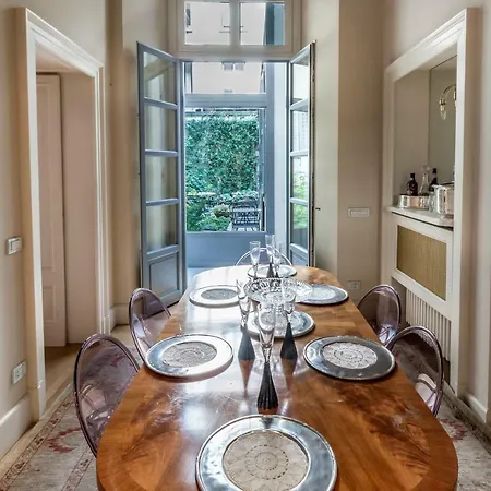 Antica Apartment With Private Outdoor, In The Heart Of Milan Few Steps From Duomo, By Houseinmilano