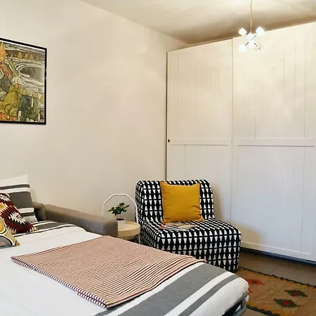 شقة Flat With Private Garden- Direct Metro Connection To Duomo In 15 Min *