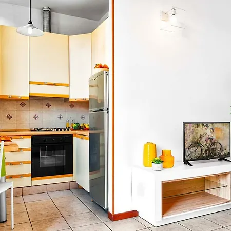 Flat Near Station Apartment *