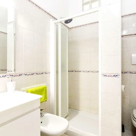 Appartement Flat Near Station Milaan