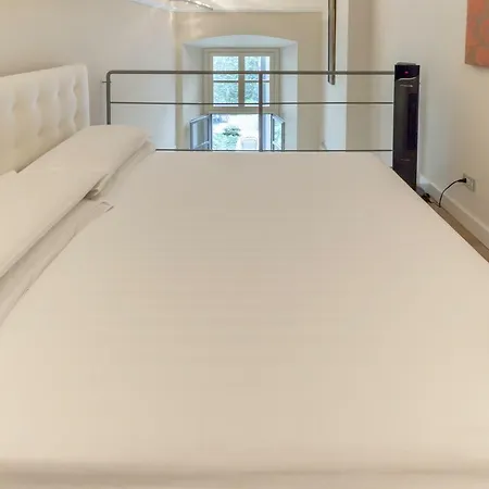 Antica Apartment With Private Outdoor, In The Heart Of Milan Few Steps From Duomo, By Houseinmilano شقة *