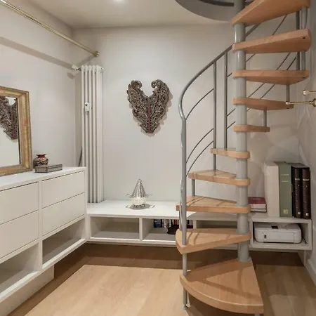 شقة Antica Apartment With Private Outdoor, In The Heart Of Milan Few Steps From Duomo, By Houseinmilano ميلان