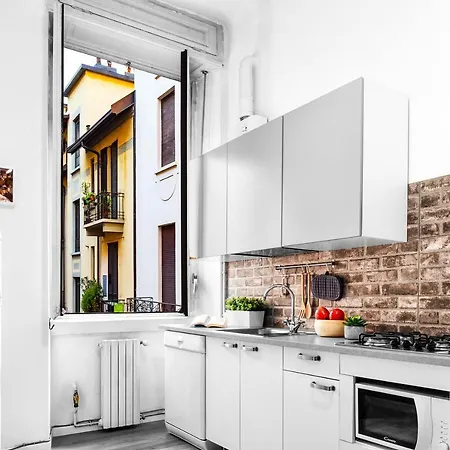 Hemeras Boutique Homes - 4 Design Homes In Center Apartment