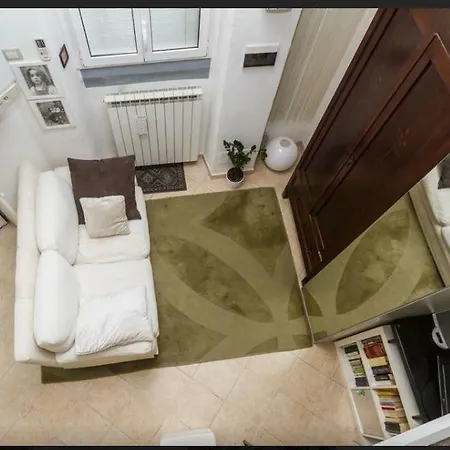 Heartwarming Studio Flat In University District شقة