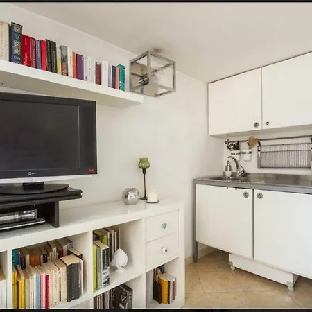 Heartwarming Studio Flat In University District شقة *