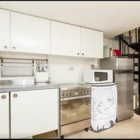 Heartwarming Studio Flat In University District * ميلان